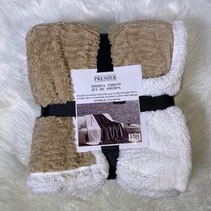 ⭐️SALE⭐️Windswept Sand Micromink Sherpa